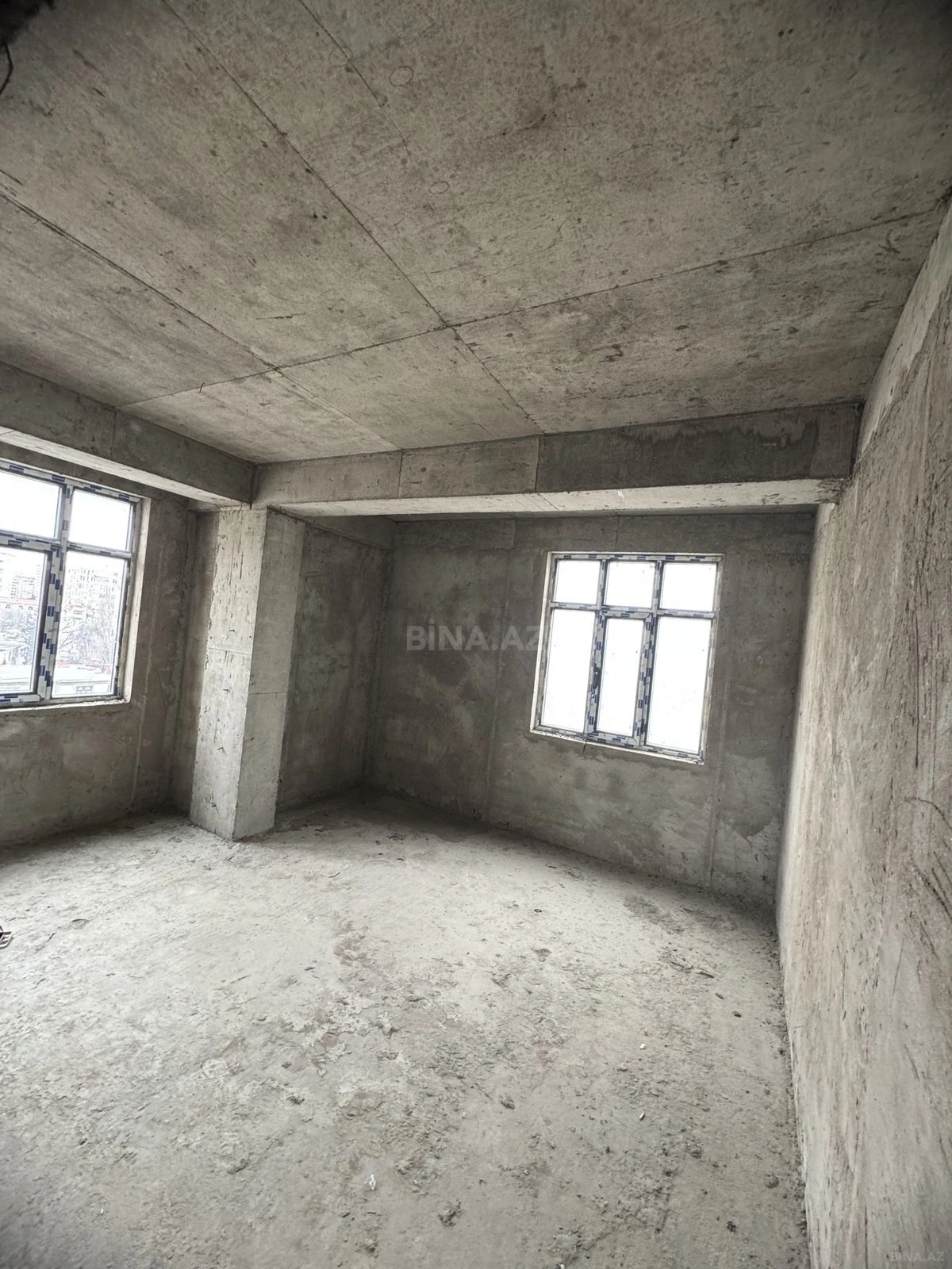 Satılır 4 otaqlı mənzil 130 m²