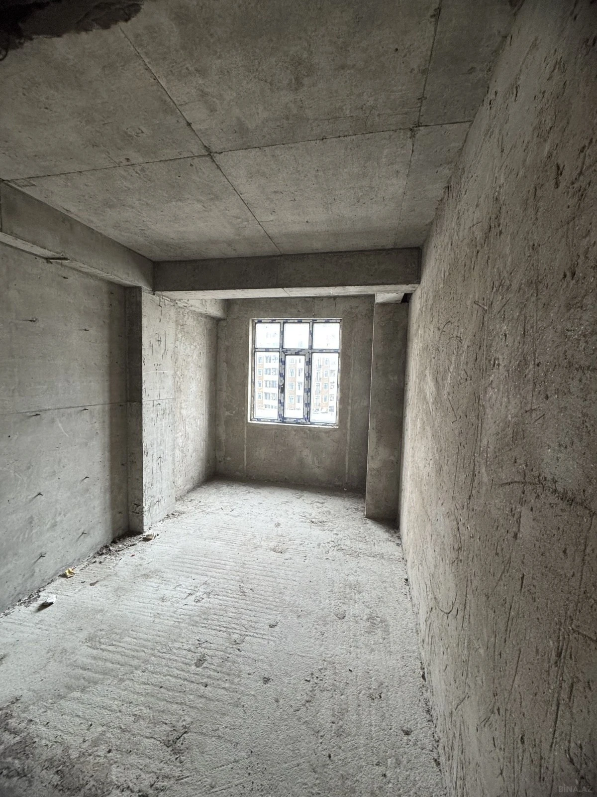 Satılır 4 otaqlı mənzil 130 m²