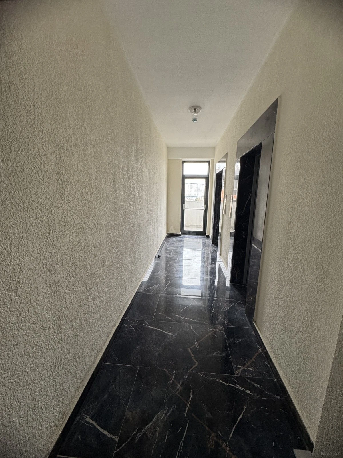 Satılır 4 otaqlı mənzil 130 m²