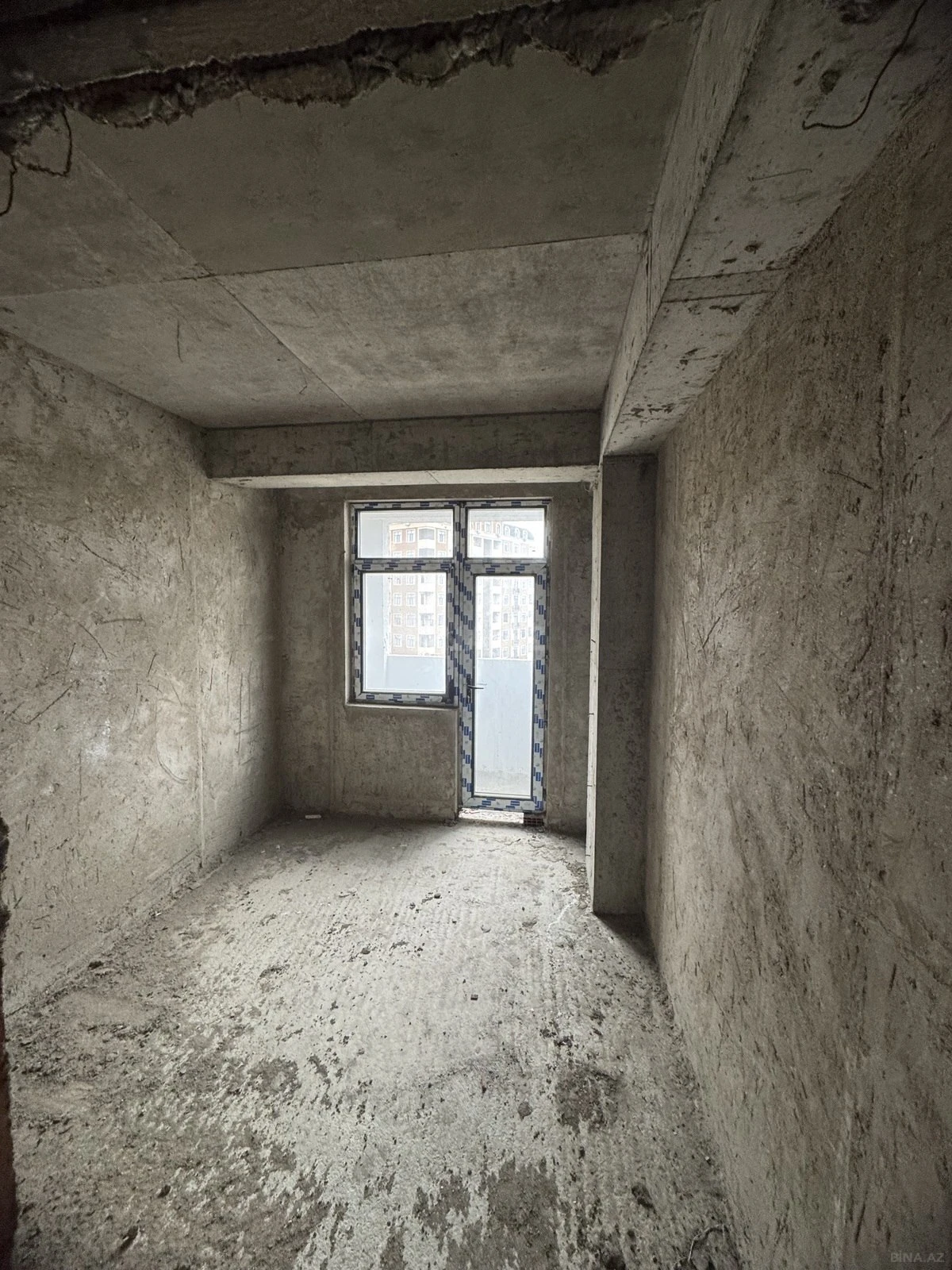 Satılır 4 otaqlı mənzil 130 m²