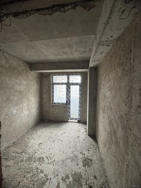 Satılır 4 otaqlı mənzil 130 m²