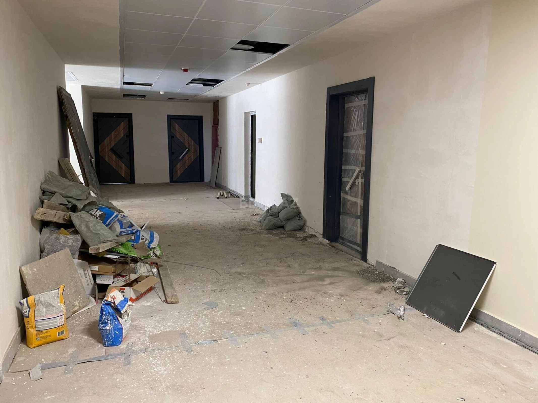 Satılır 3 otaqlı mənzil 157 m²