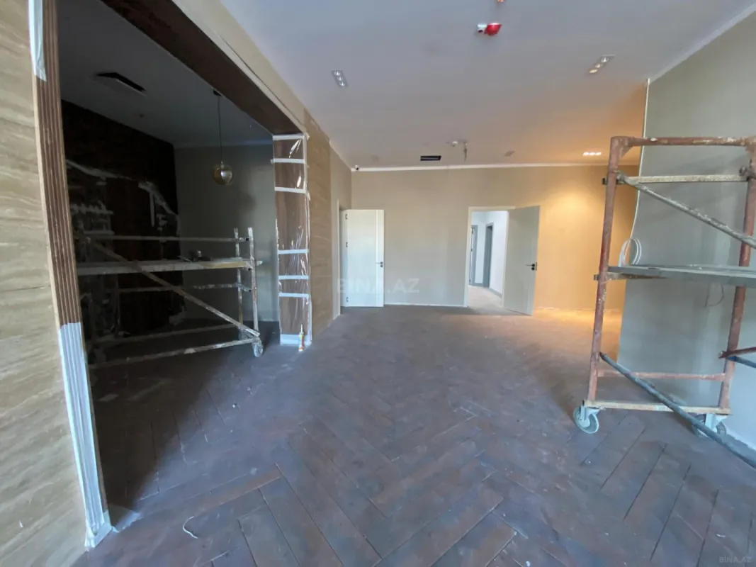 Satılır 3 otaqlı mənzil 157 m²