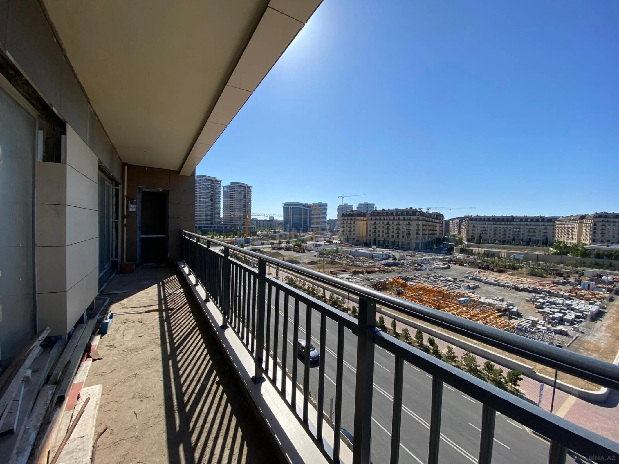 Satılır 3 otaqlı mənzil 157 m²