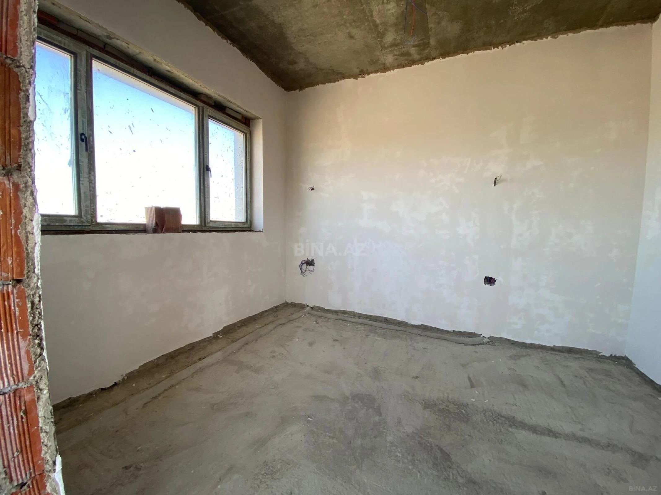 Satılır 3 otaqlı mənzil 157 m²