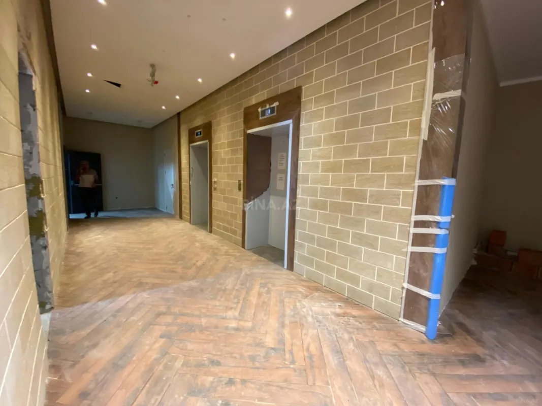 Satılır 3 otaqlı mənzil 157 m²