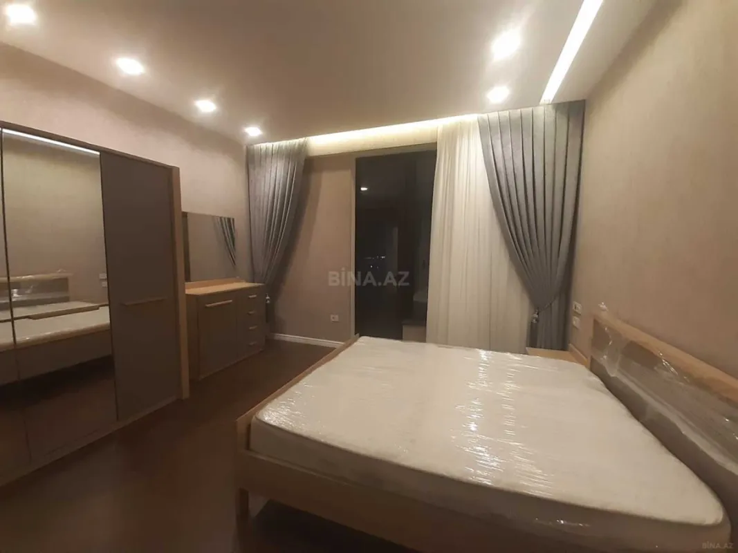 Kirayə verilir 4 otaqlı mənzil 150 m²
