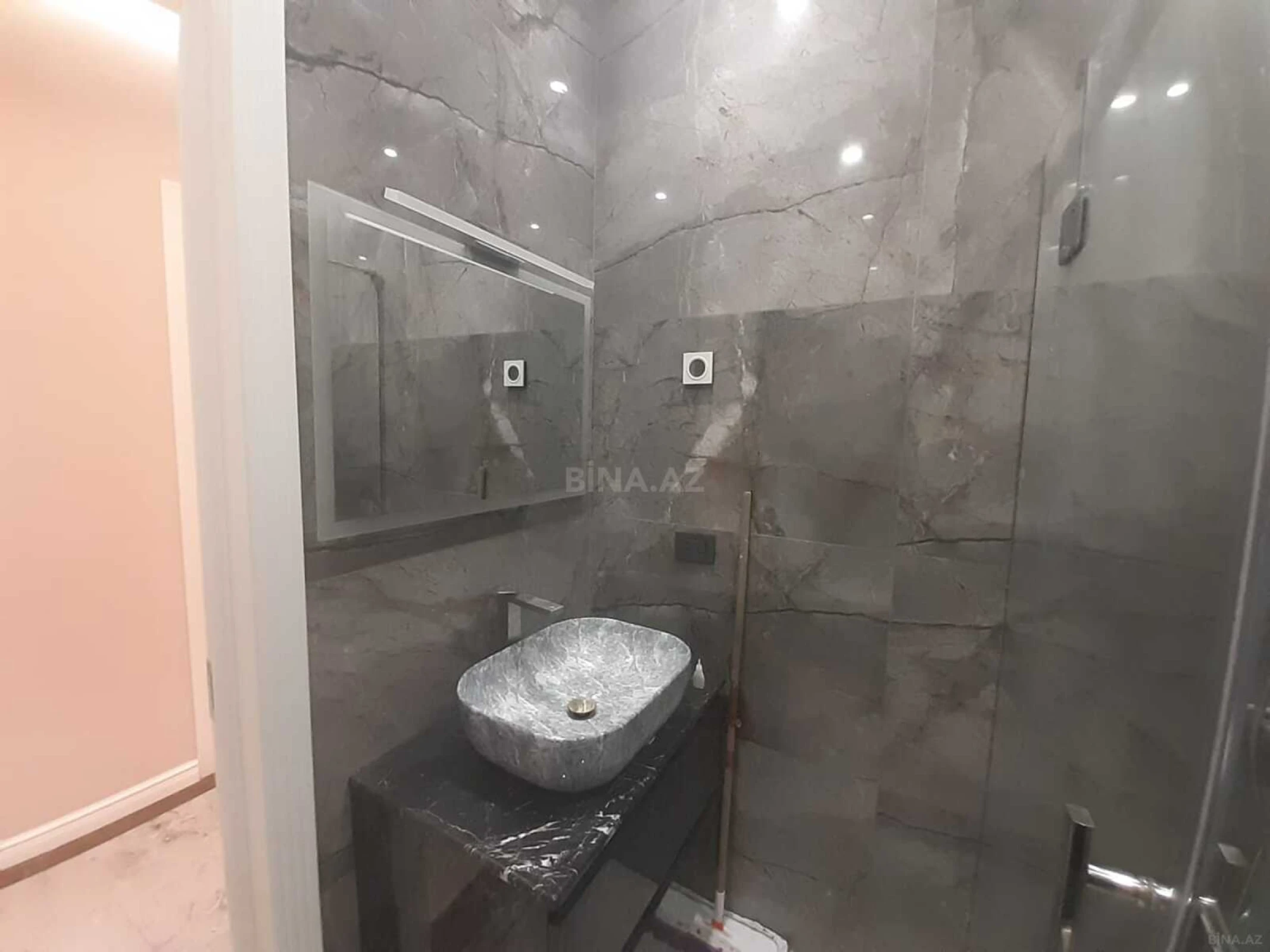 Kirayə verilir 4 otaqlı mənzil 150 m²