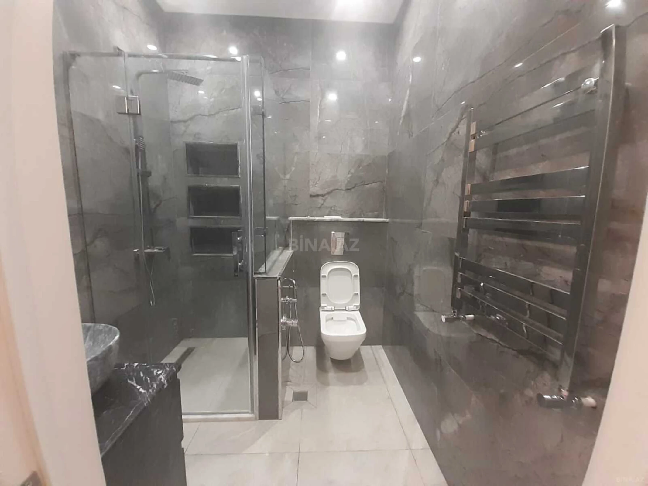 Kirayə verilir 4 otaqlı mənzil 150 m²