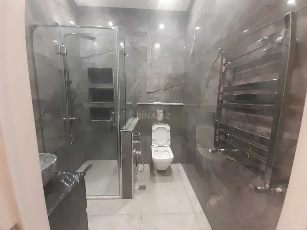 Kirayə verilir 4 otaqlı mənzil 150 m²