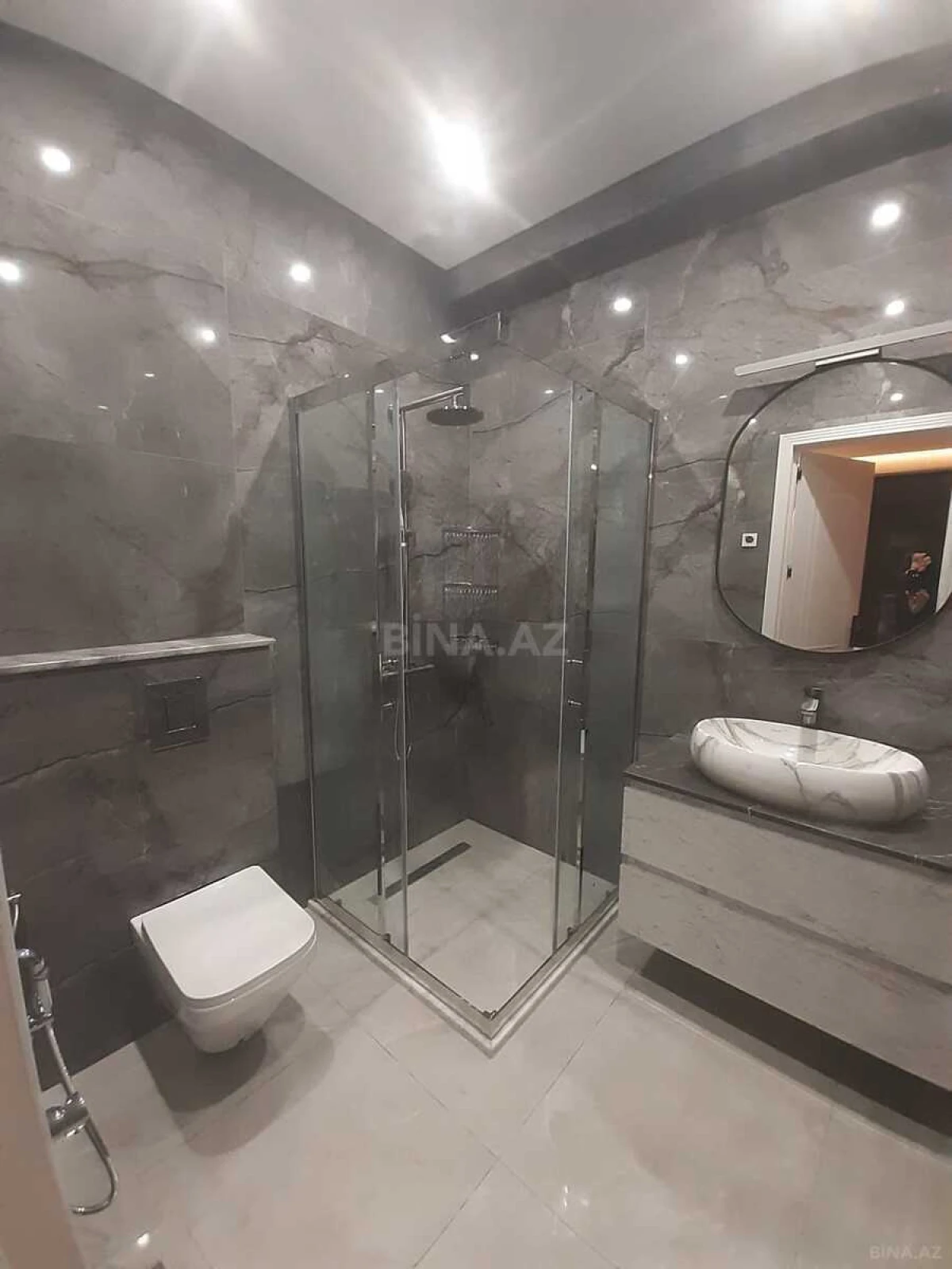 Kirayə verilir 4 otaqlı mənzil 150 m²