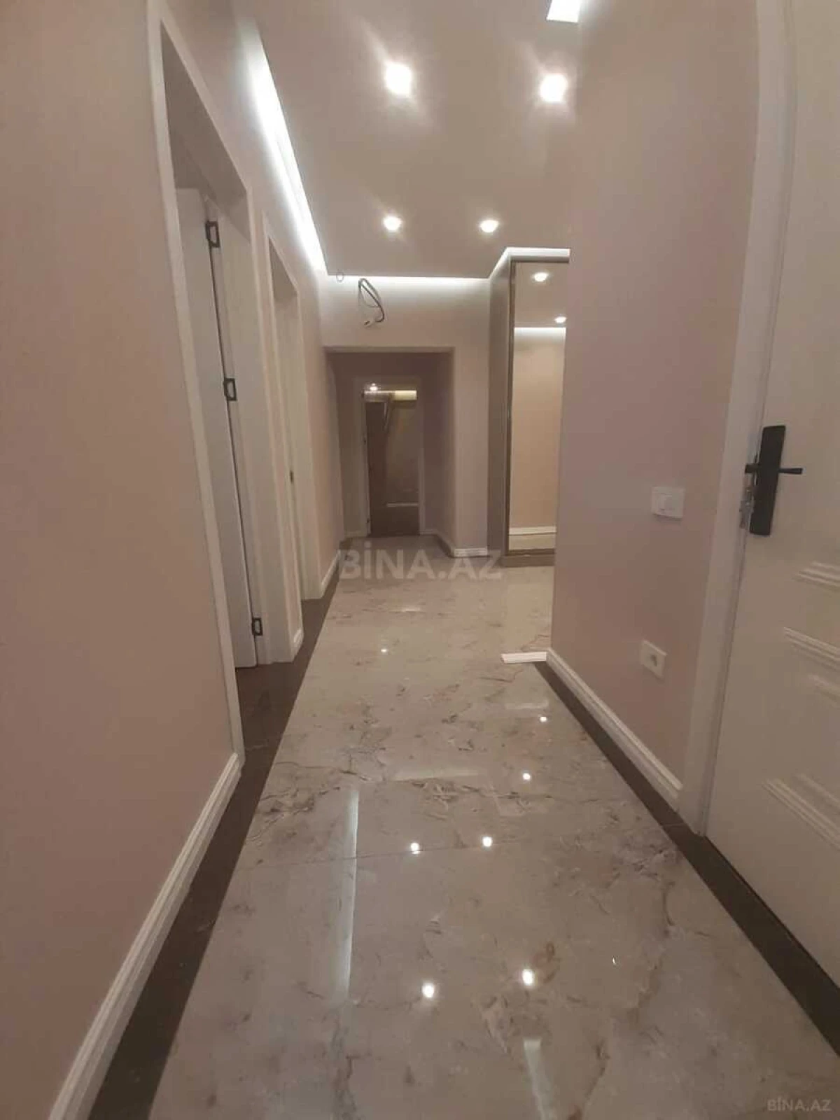 Kirayə verilir 4 otaqlı mənzil 150 m²