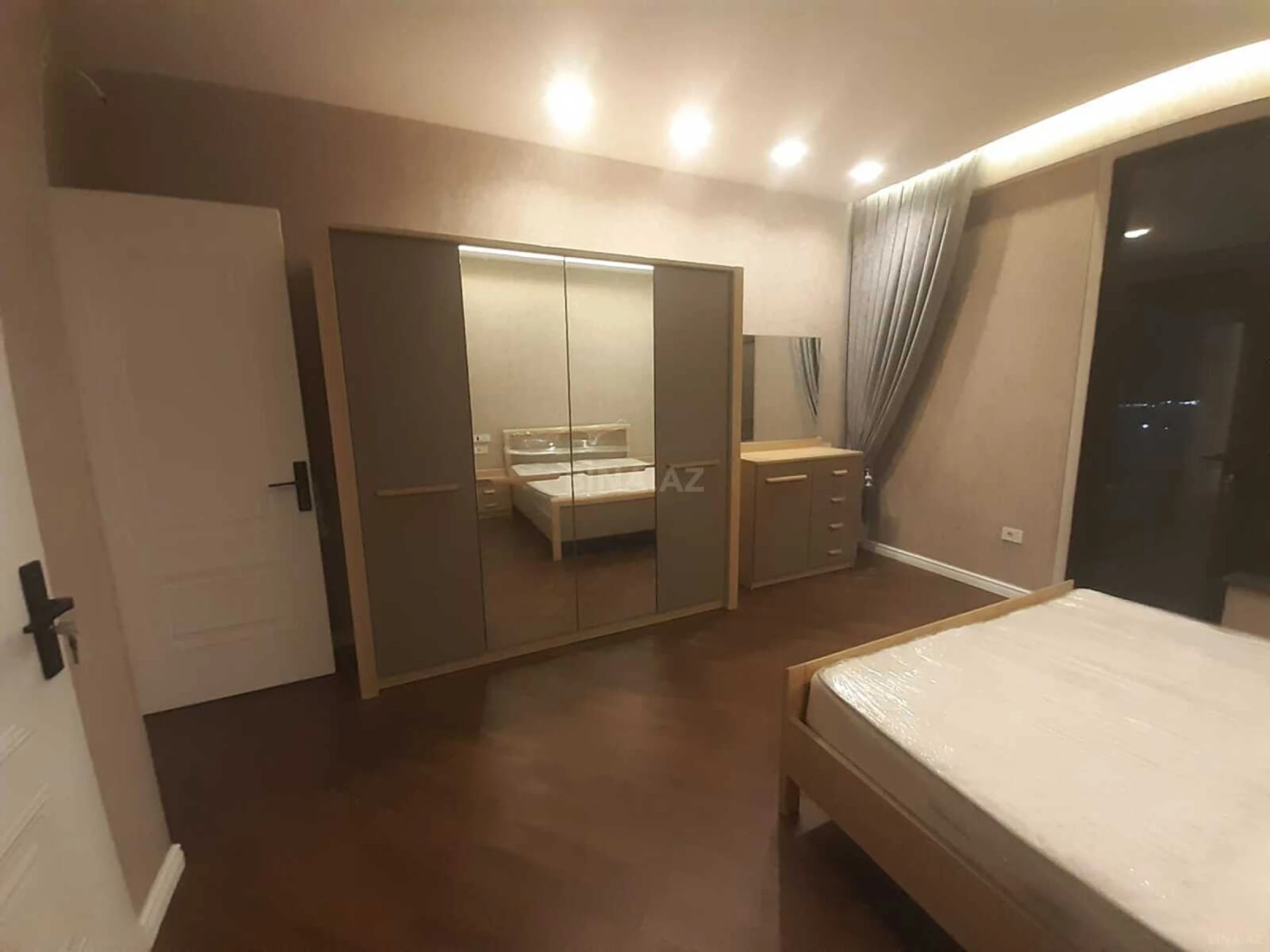 Kirayə verilir 4 otaqlı mənzil 150 m²