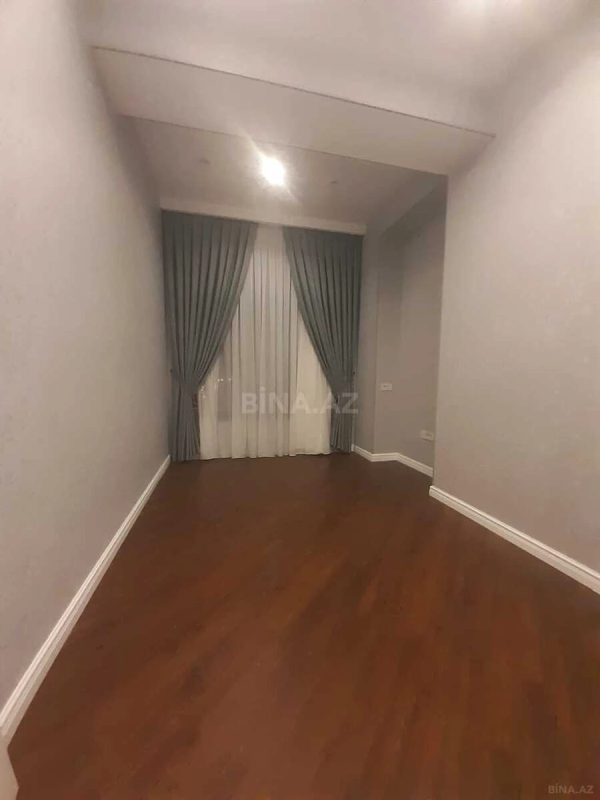 Kirayə verilir 4 otaqlı mənzil 150 m²