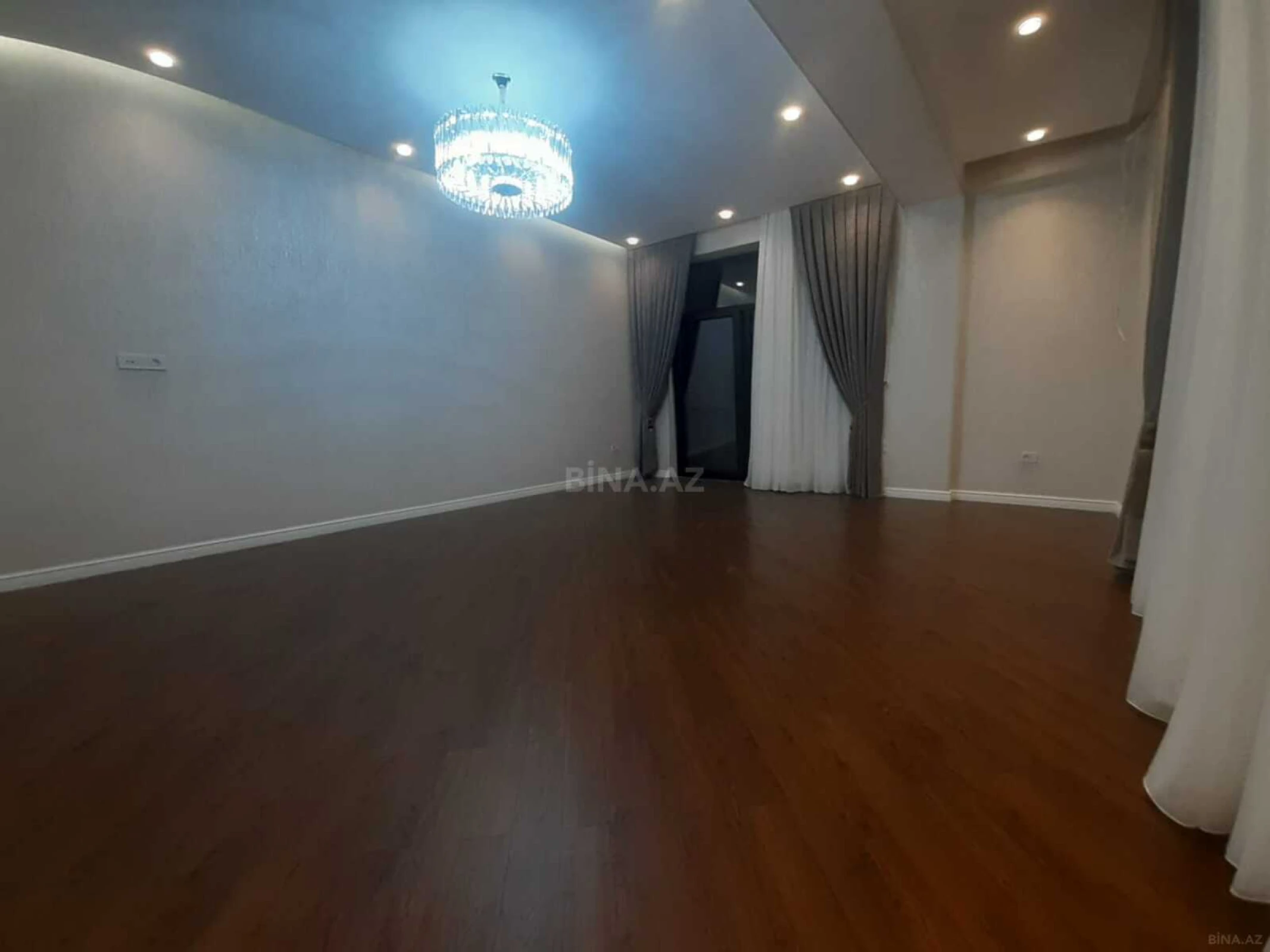 Kirayə verilir 4 otaqlı mənzil 150 m²