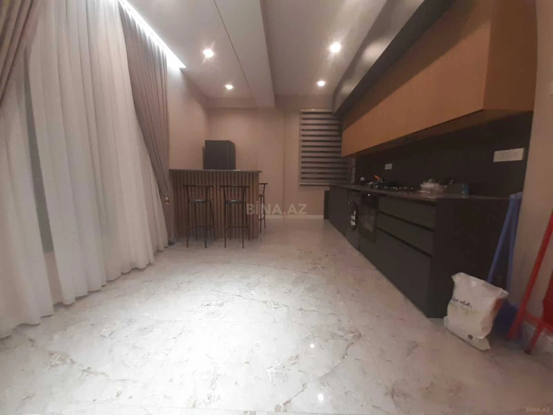 Kirayə verilir 4 otaqlı mənzil 150 m²
