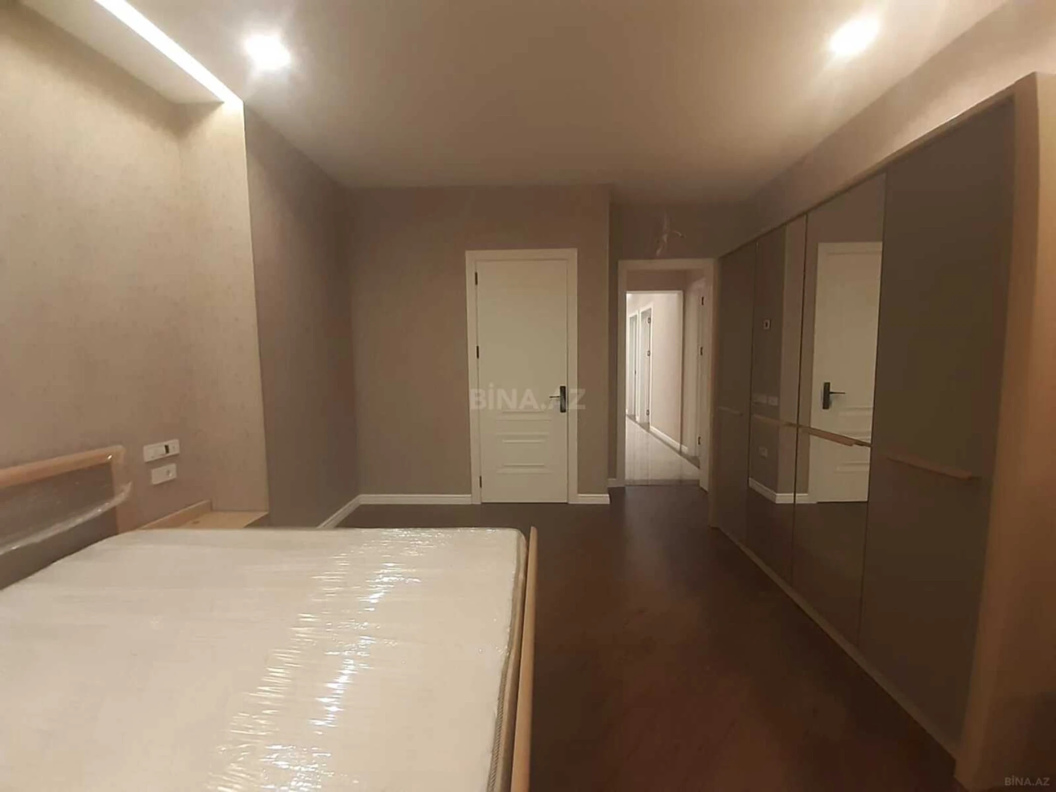 Kirayə verilir 4 otaqlı mənzil 150 m²