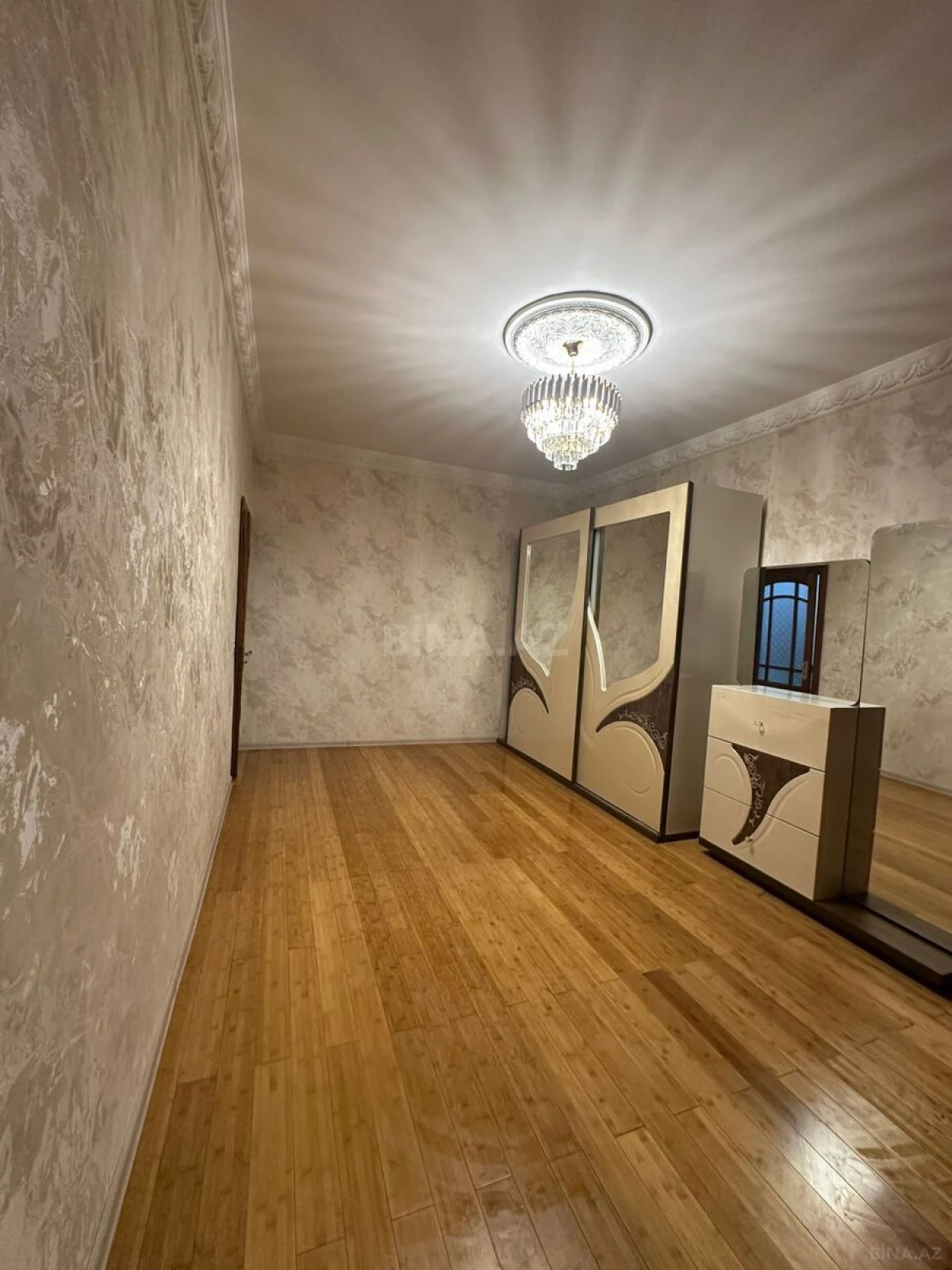 Satılır 2 otaqlı mənzil 58 m²