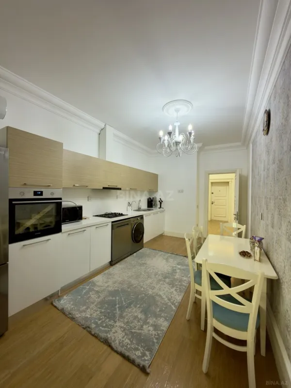 Satılır 2 otaqlı mənzil 111 m²