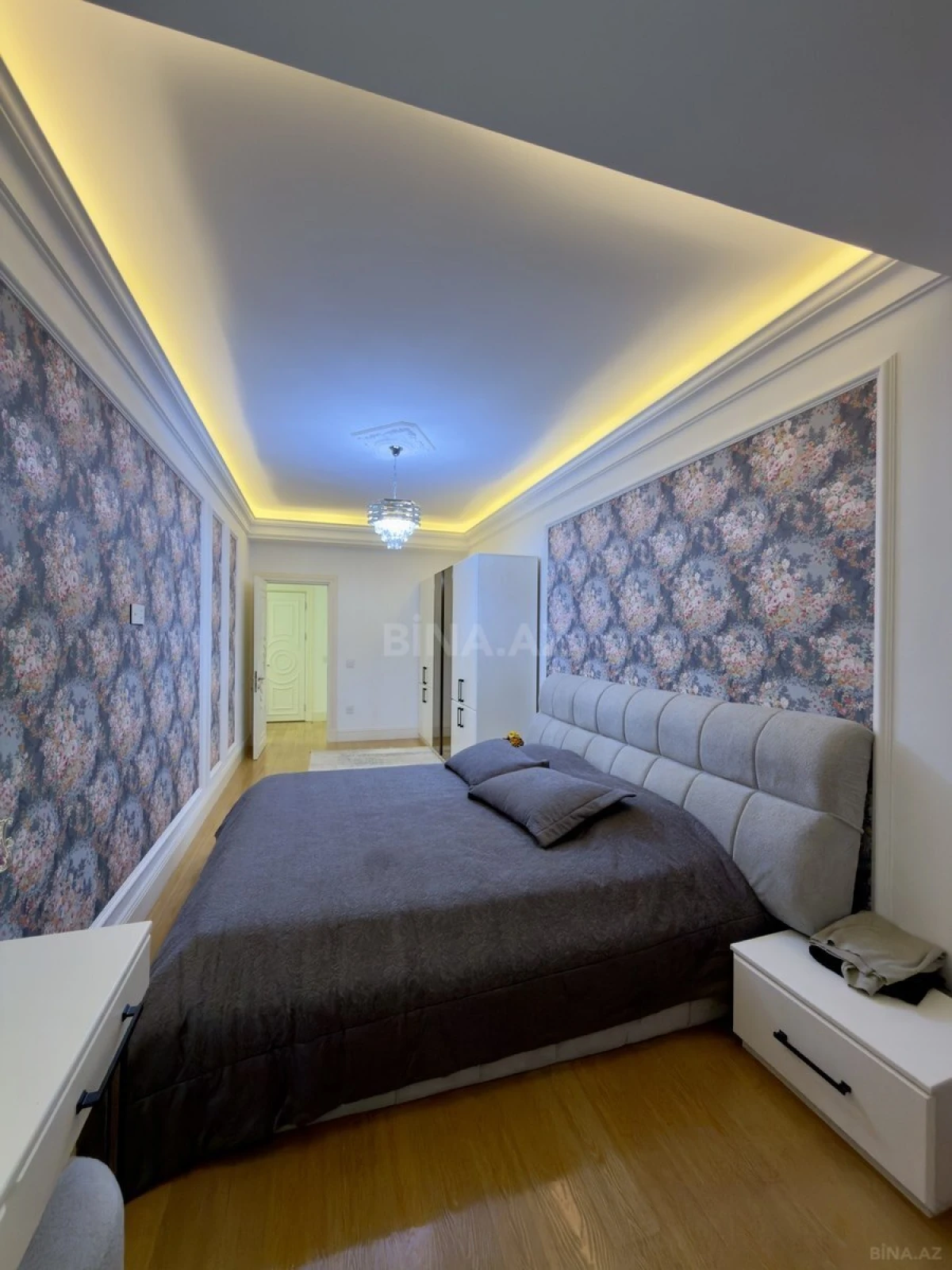 Satılır 2 otaqlı mənzil 111 m²