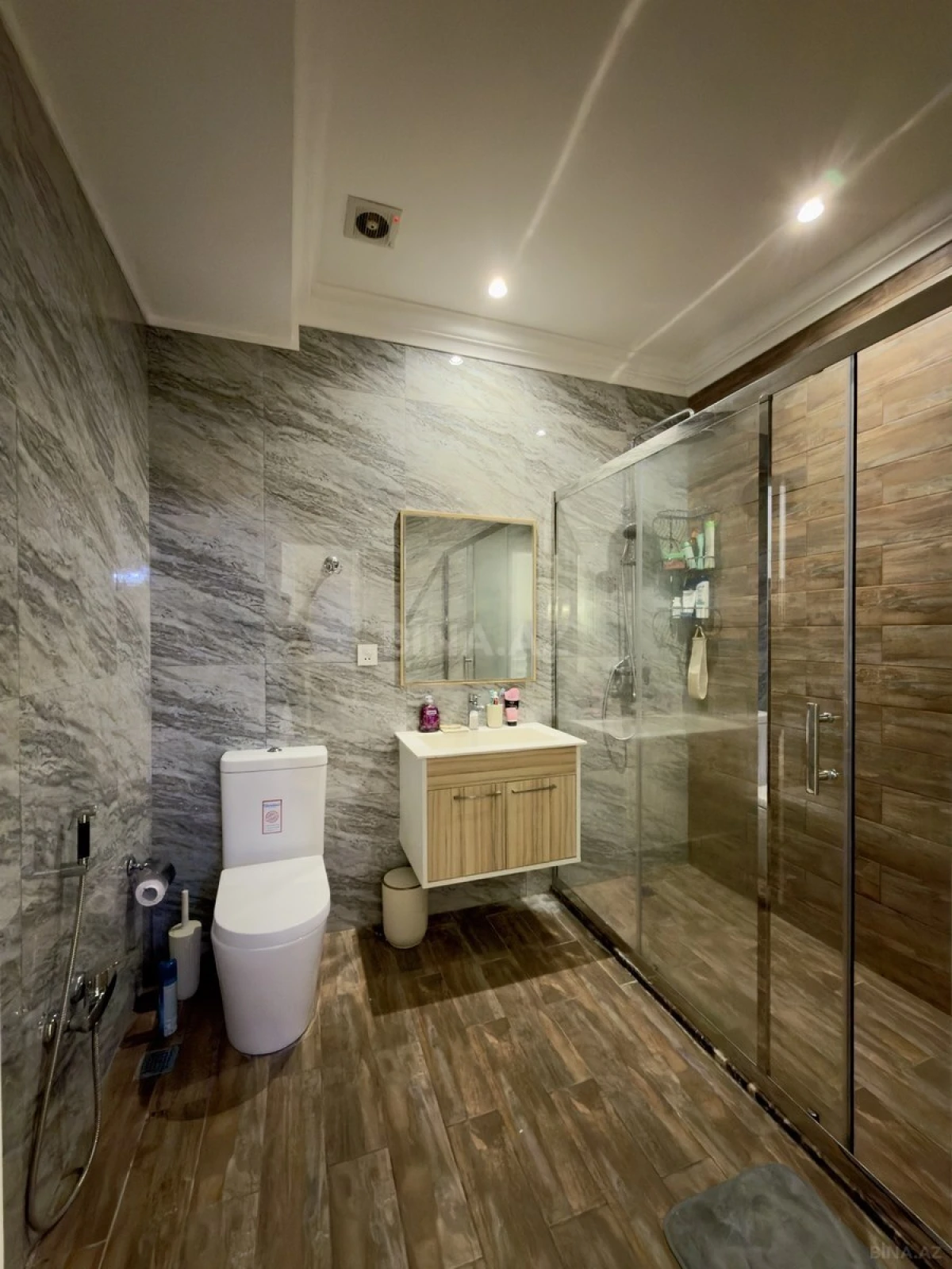 Satılır 2 otaqlı mənzil 111 m²