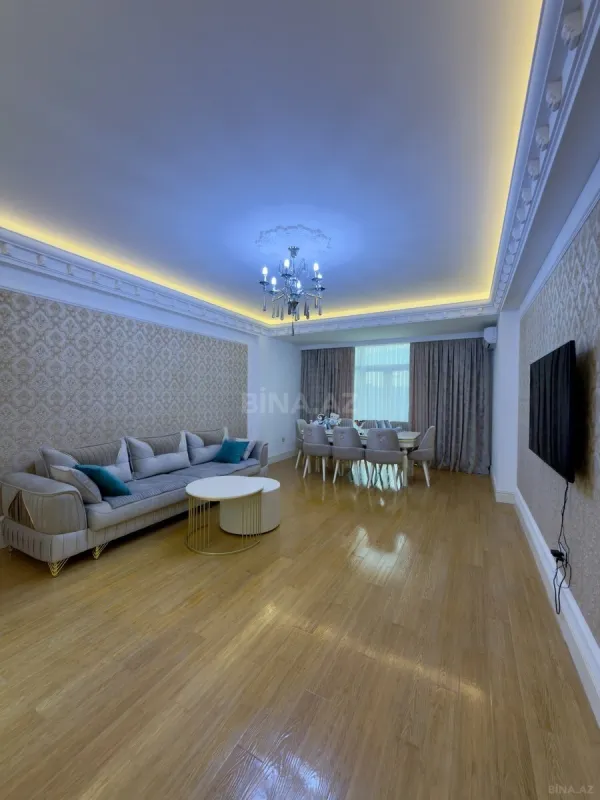 Satılır 2 otaqlı mənzil 111 m²