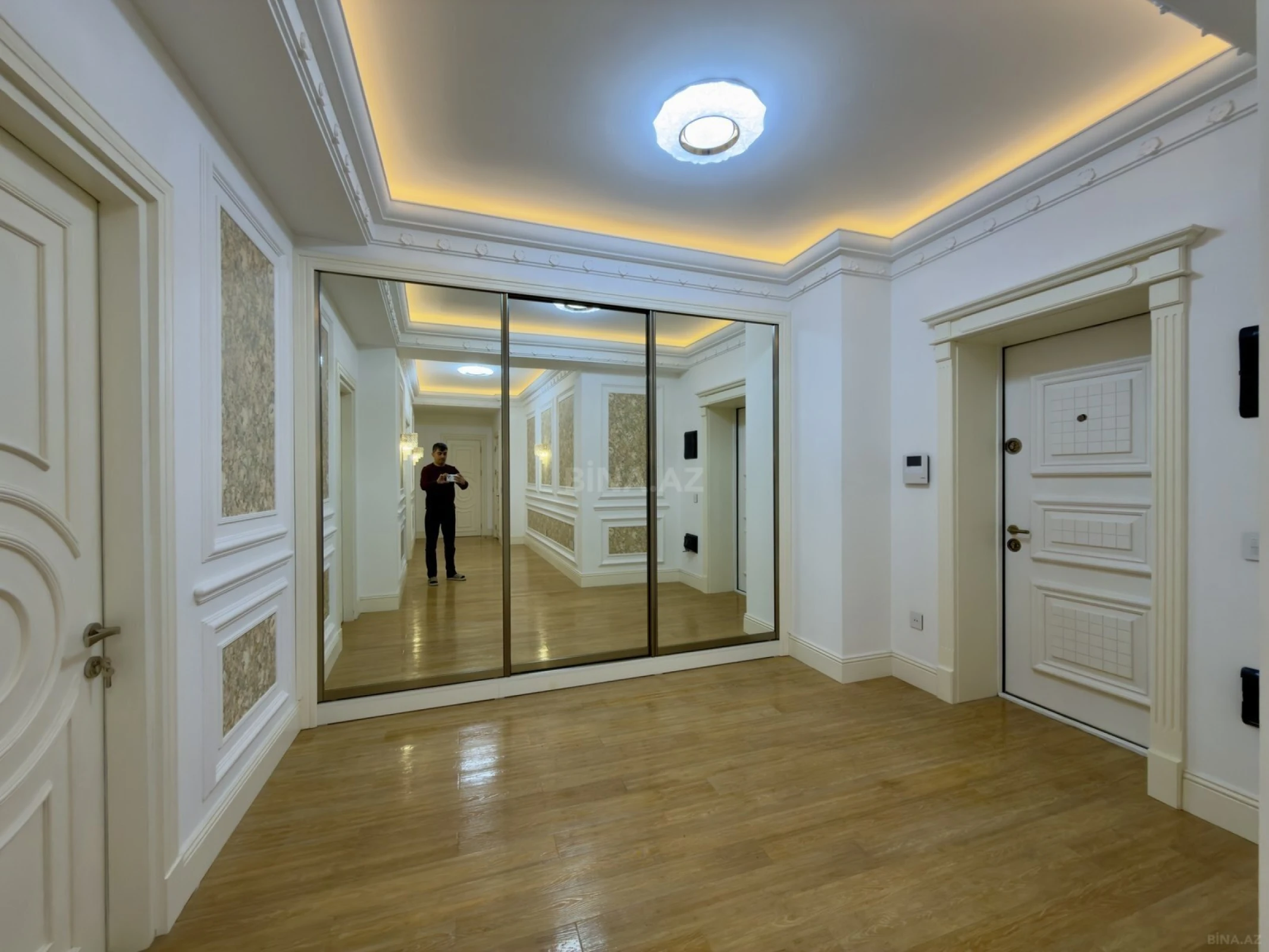 Satılır 2 otaqlı mənzil 111 m²