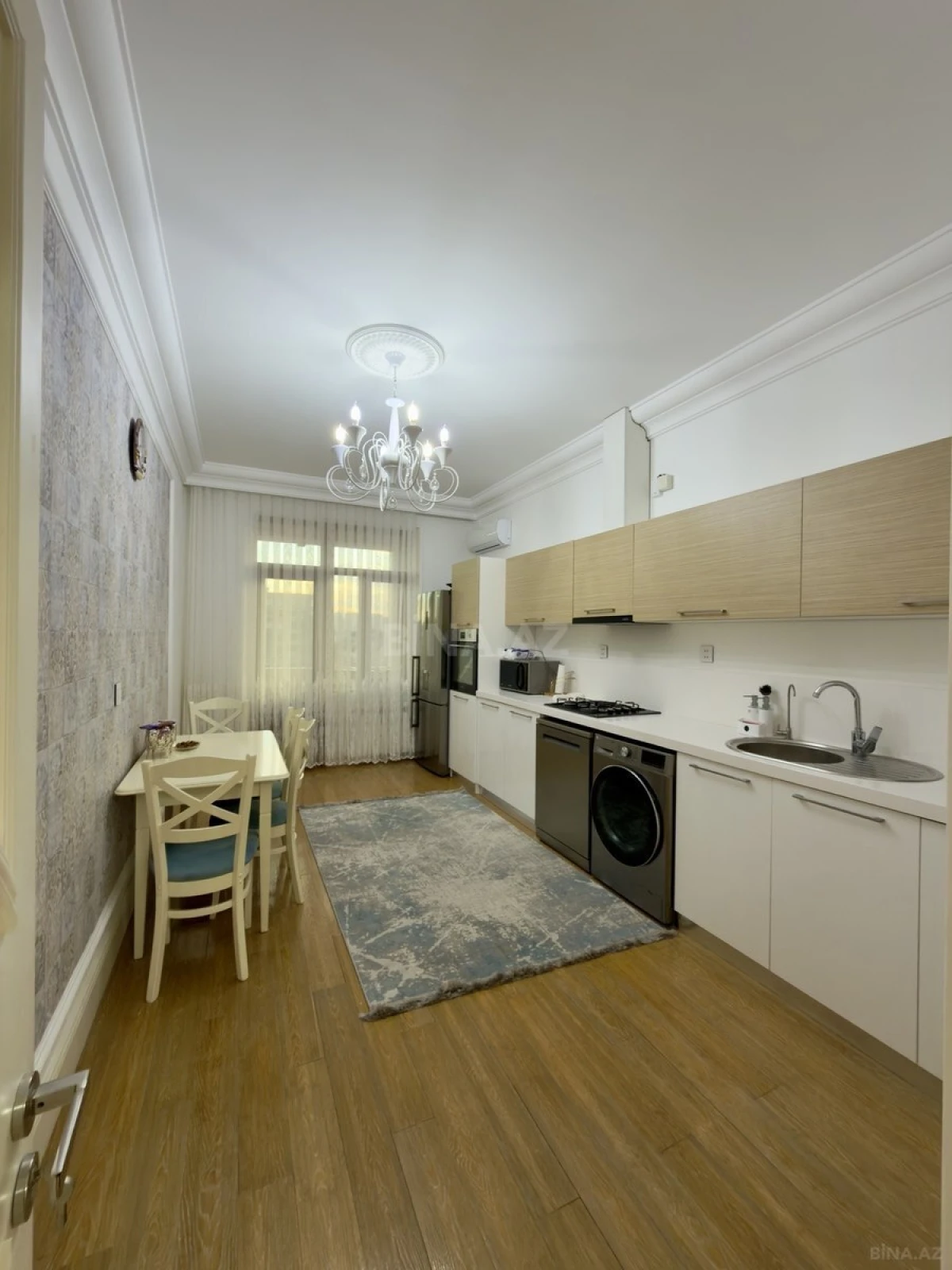 Satılır 2 otaqlı mənzil 111 m²
