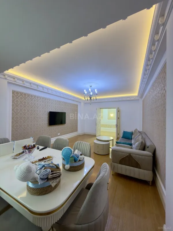 Satılır 2 otaqlı mənzil 111 m²