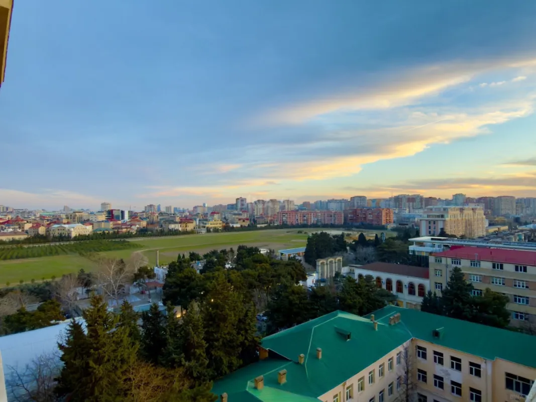 Satılır 2 otaqlı mənzil 111 m²