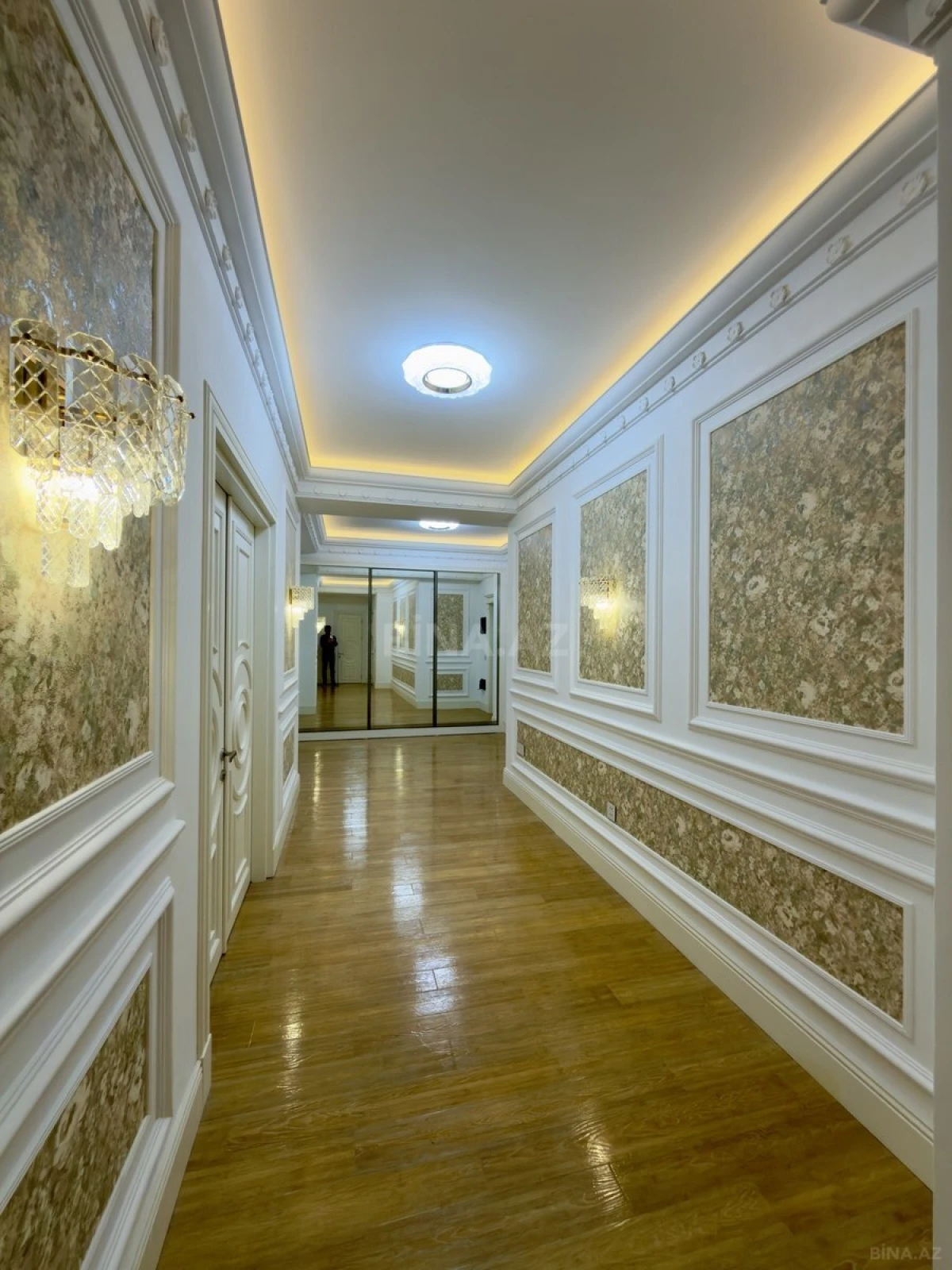 Satılır 2 otaqlı mənzil 111 m²