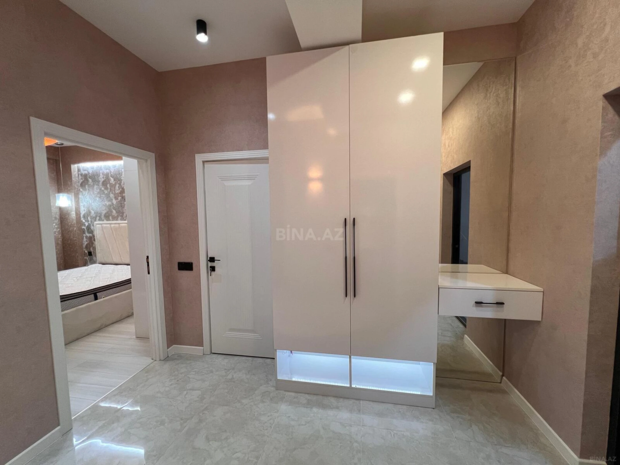 Kirayə verilir 2 otaqlı mənzil 70 m²