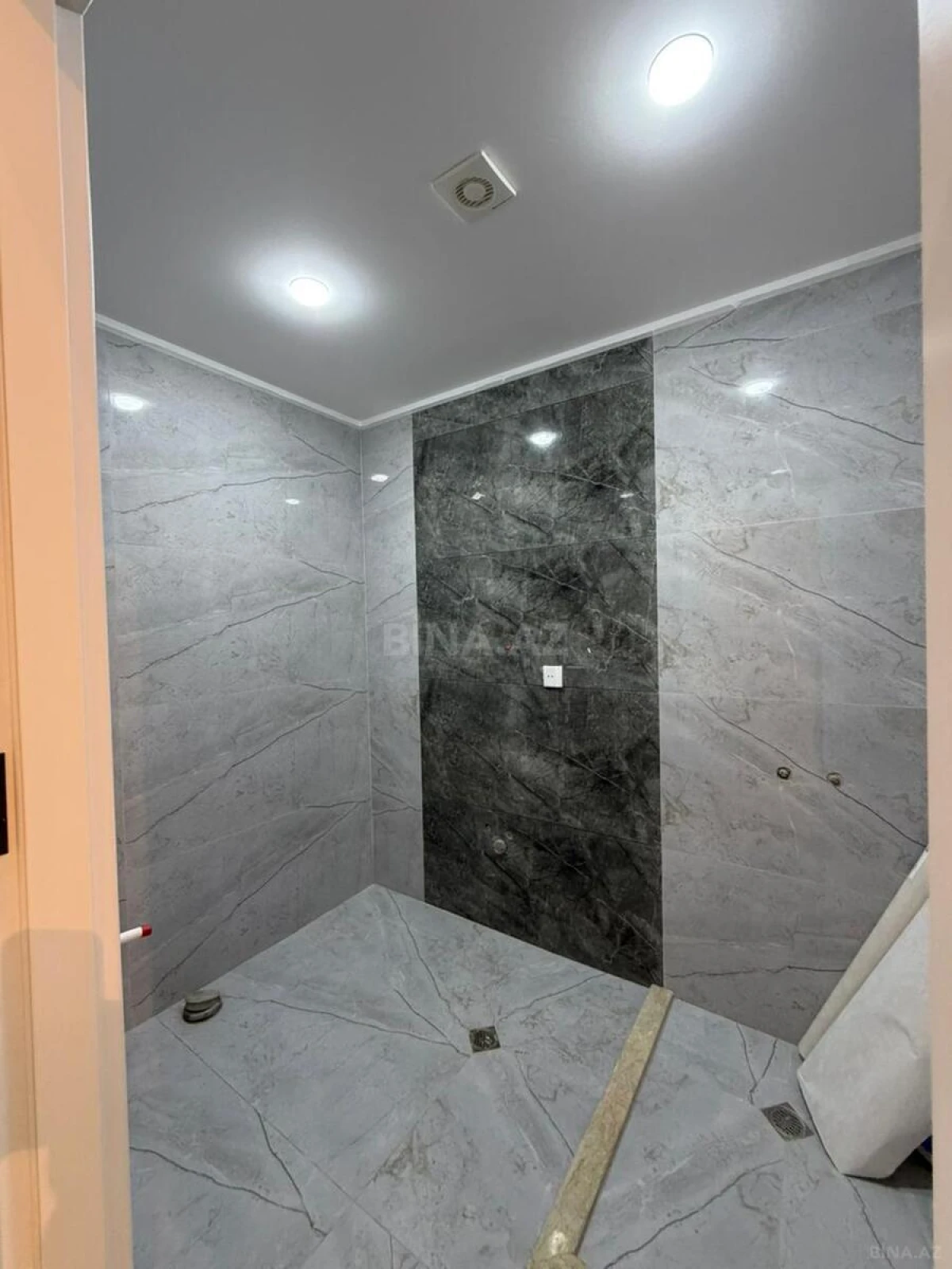 Satılır 3 otaqlı mənzil 115 m²