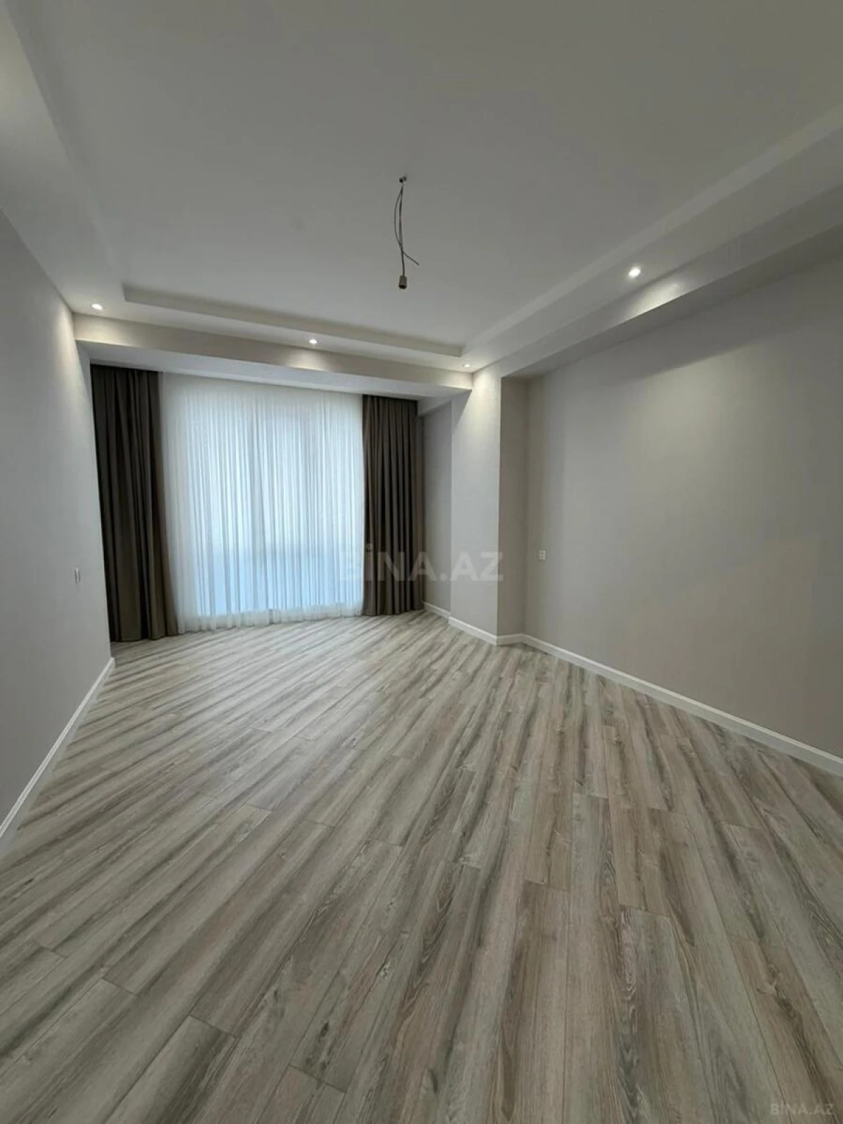 Satılır 3 otaqlı mənzil 115 m²