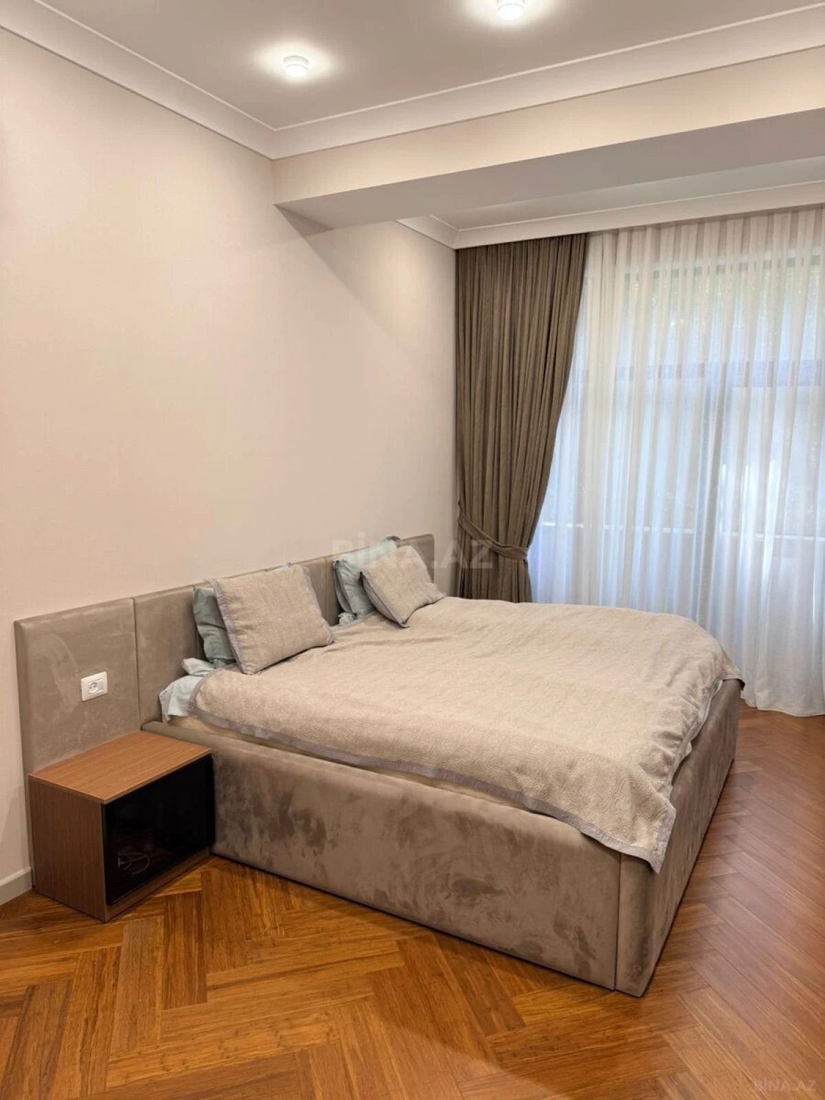 Satılır 3 otaqlı mənzil 127 m²