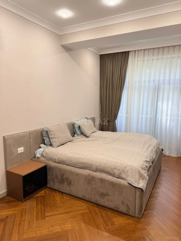 Satılır 3 otaqlı mənzil 127 m²