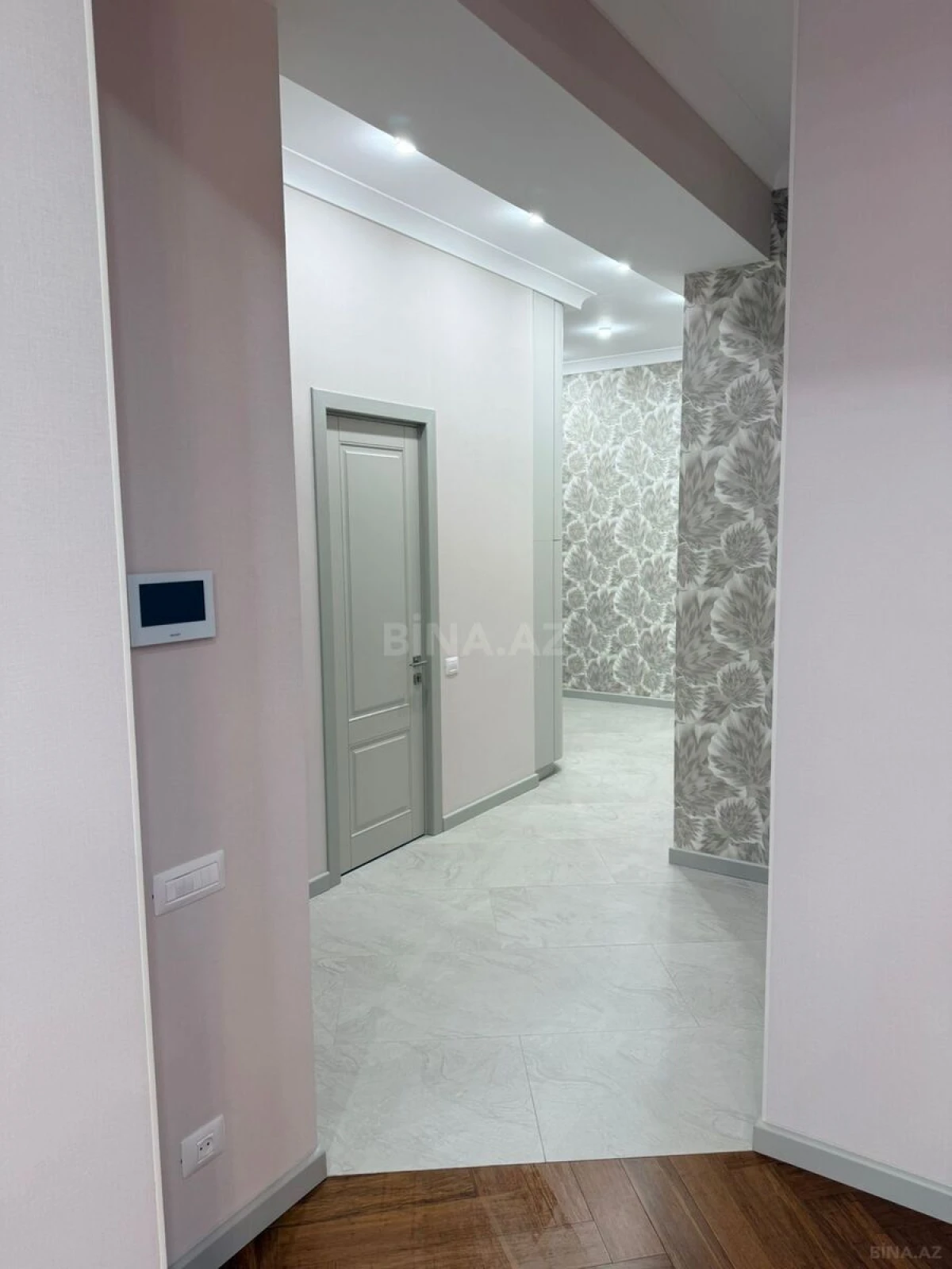 Satılır 3 otaqlı mənzil 127 m²