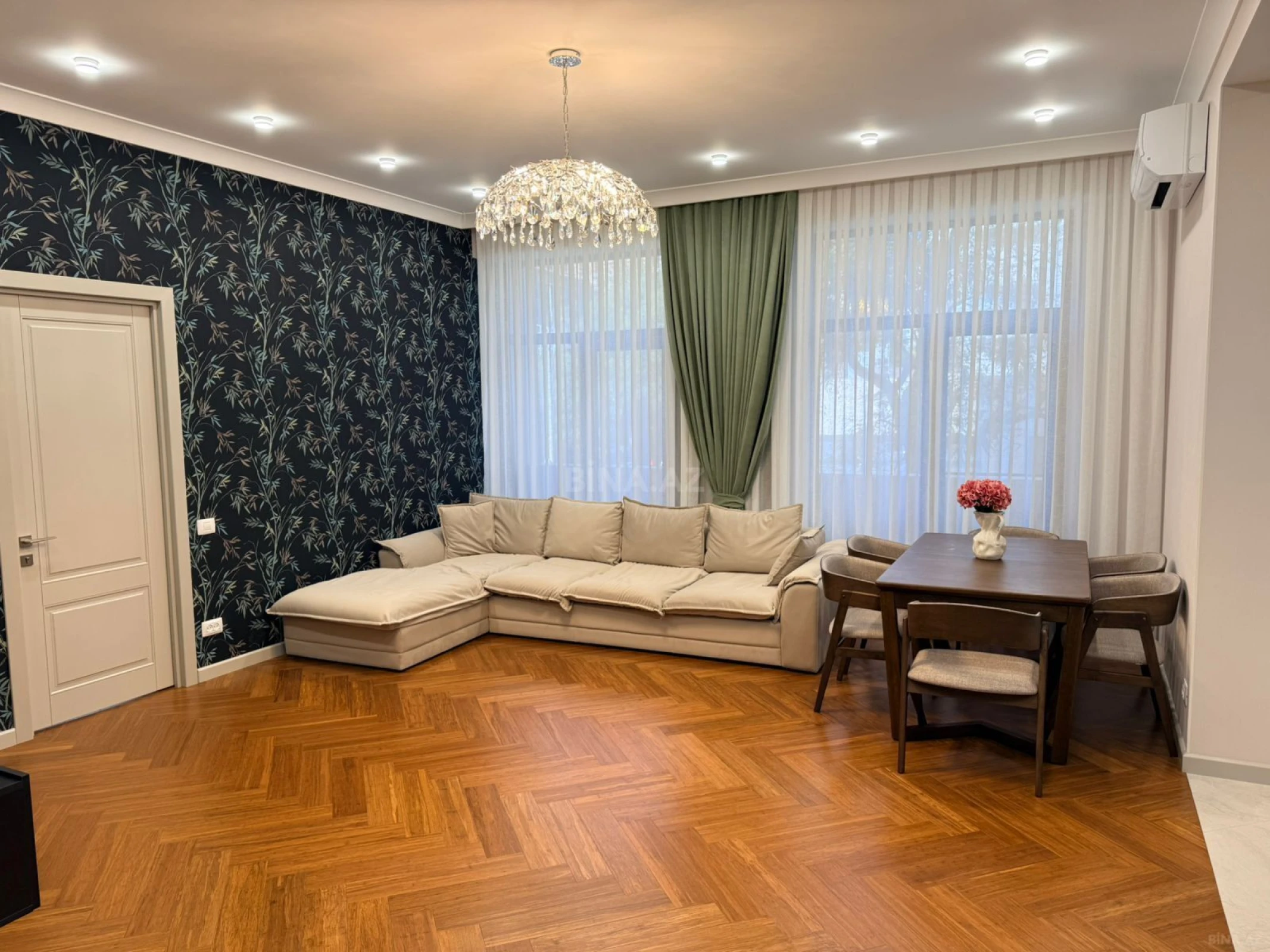 Satılır 3 otaqlı mənzil 127 m²