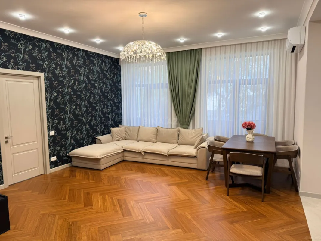 Satılır 3 otaqlı mənzil 127 m²