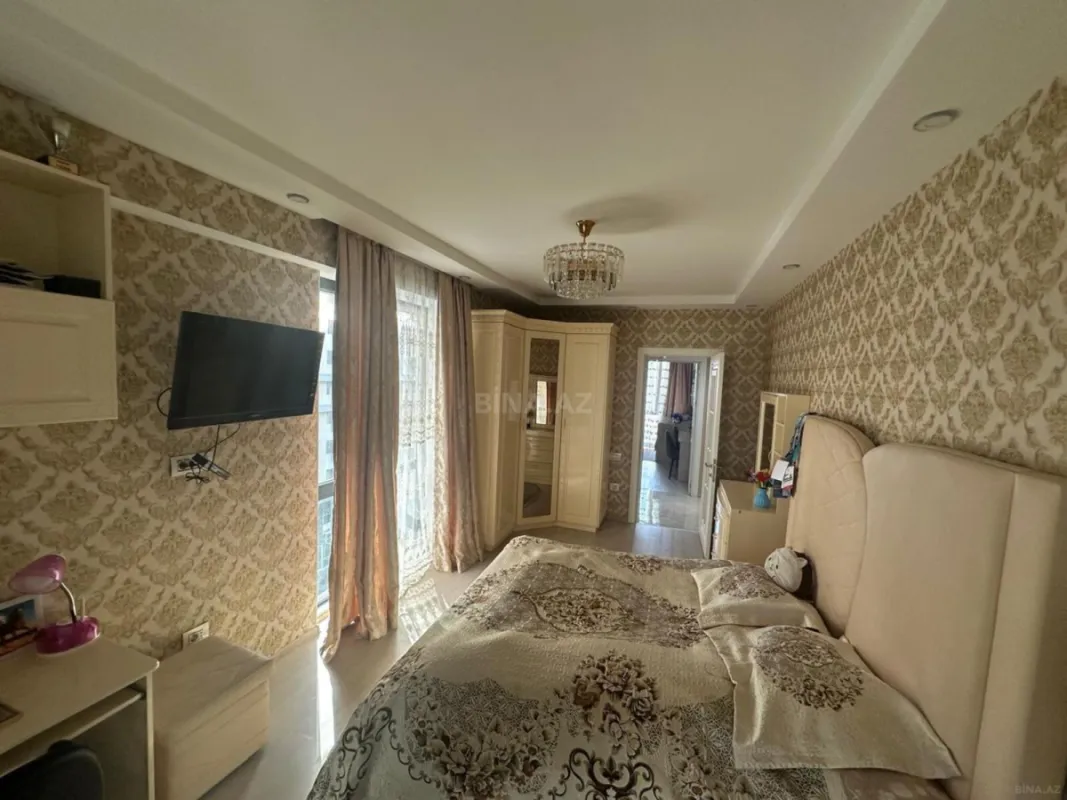 Satılır 4 otaqlı mənzil 139 m²