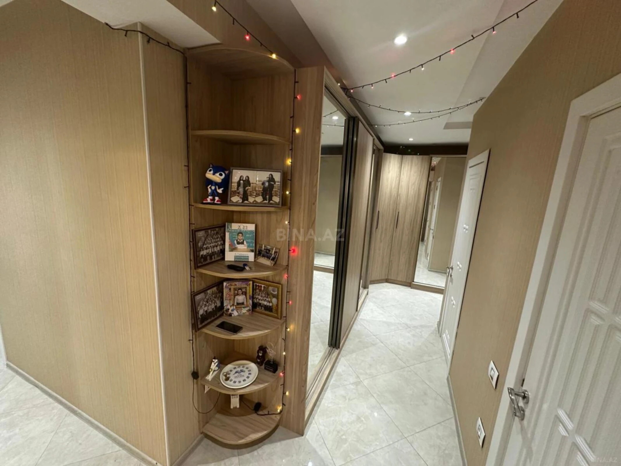 Satılır 4 otaqlı mənzil 139 m²