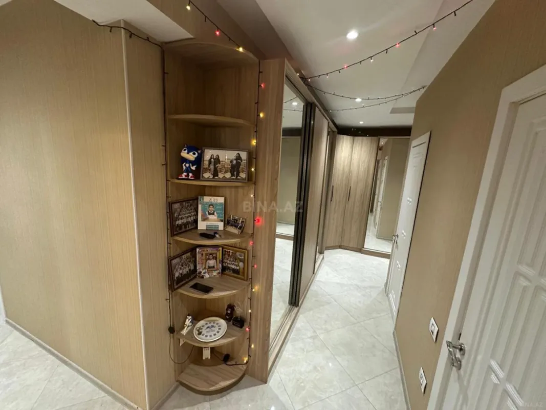 Satılır 4 otaqlı mənzil 139 m²