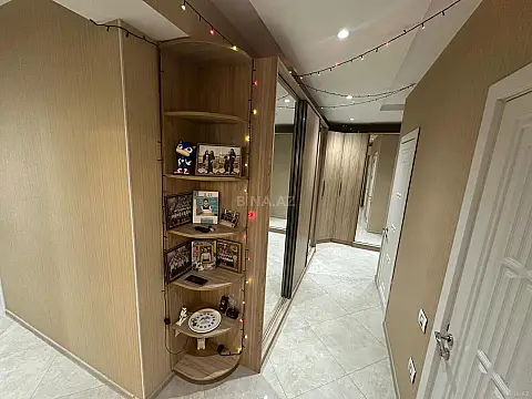 Satılır 4 otaqlı mənzil 139 m²