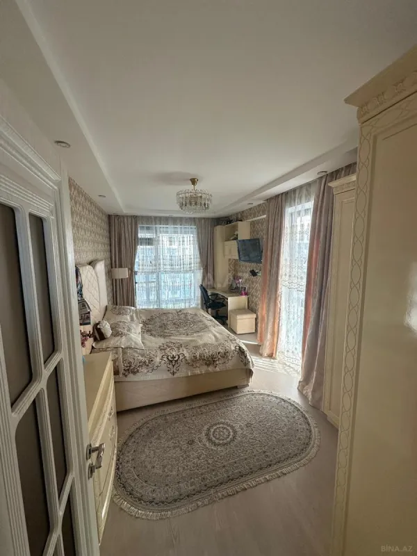 Satılır 4 otaqlı mənzil 139 m²