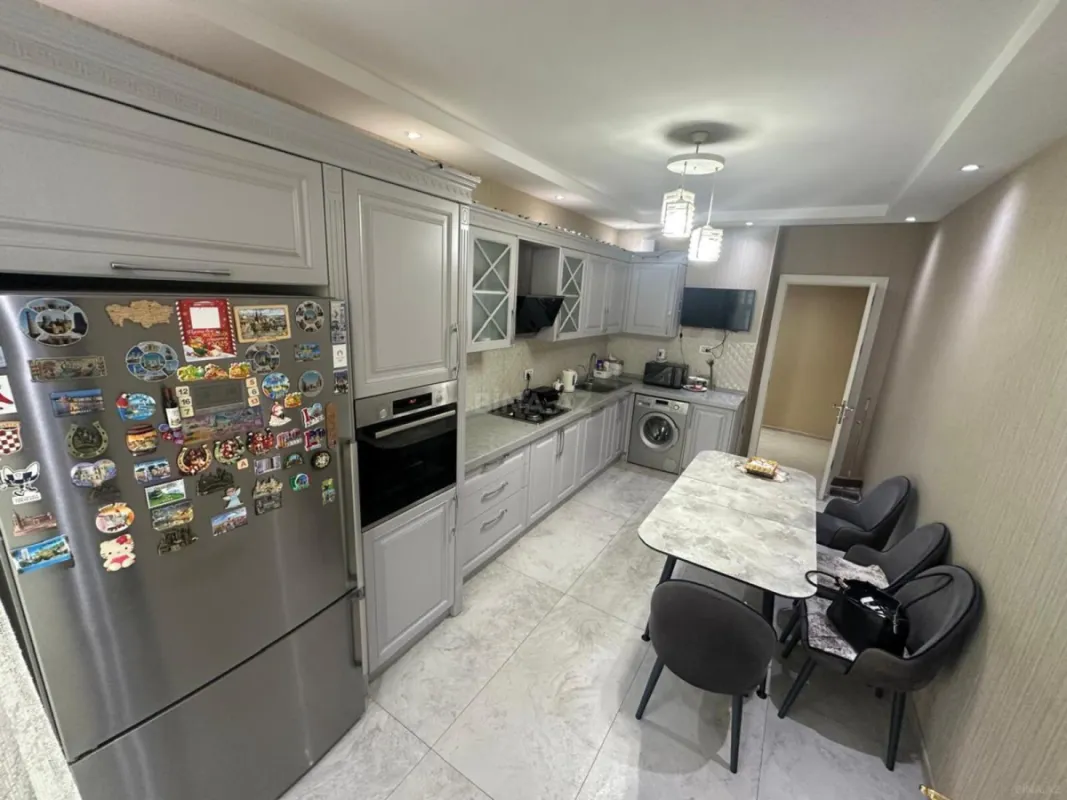 Satılır 4 otaqlı mənzil 139 m²