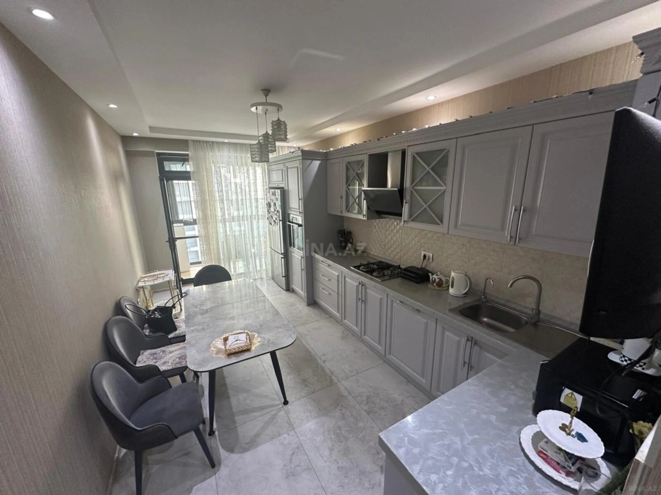 Satılır 4 otaqlı mənzil 139 m²