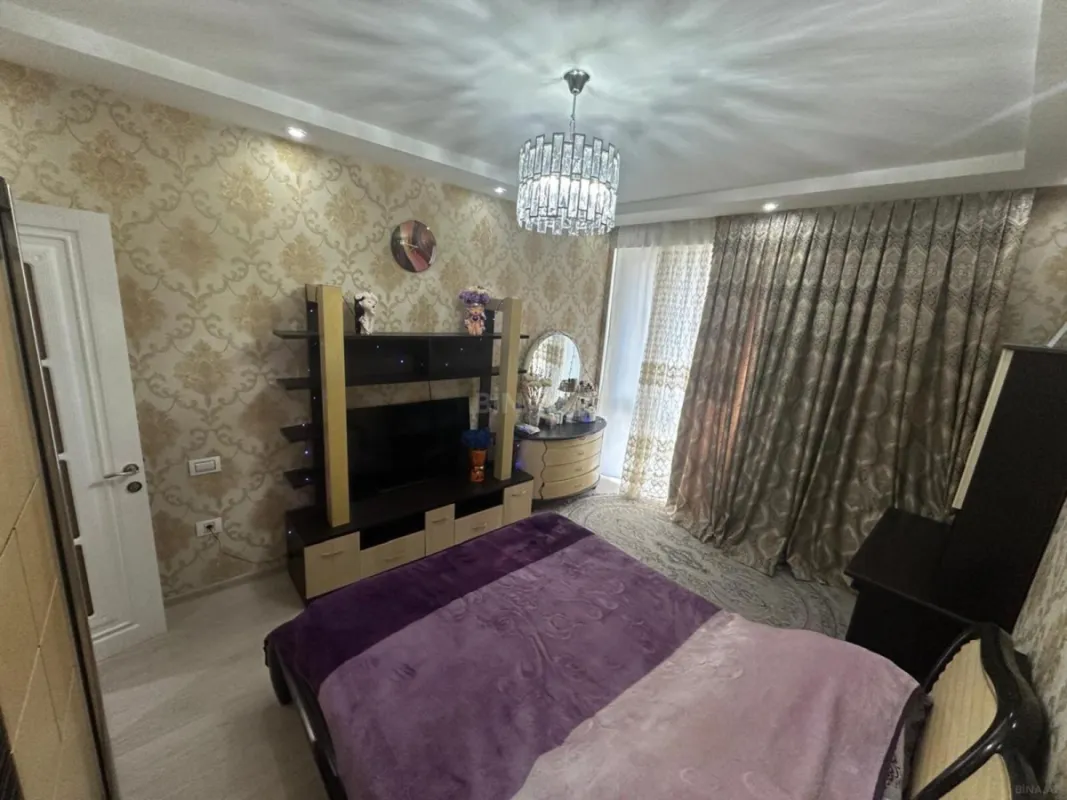 Satılır 4 otaqlı mənzil 139 m²