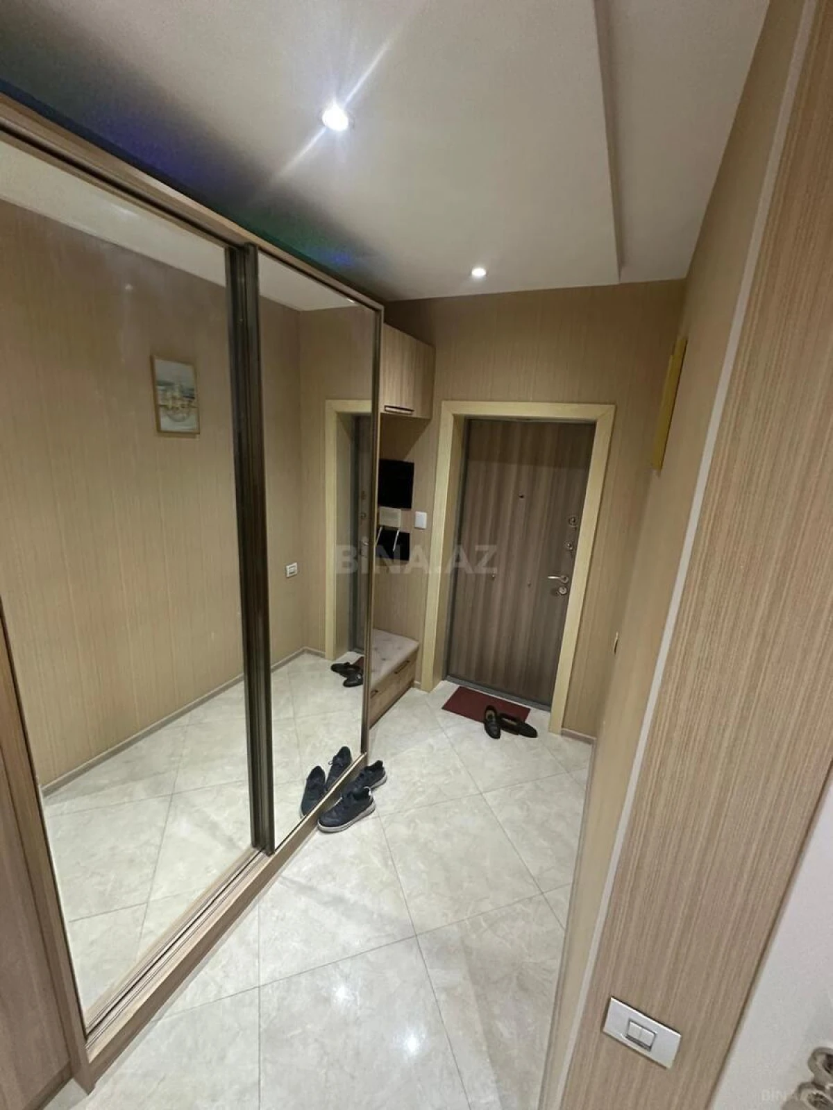 Satılır 4 otaqlı mənzil 139 m²