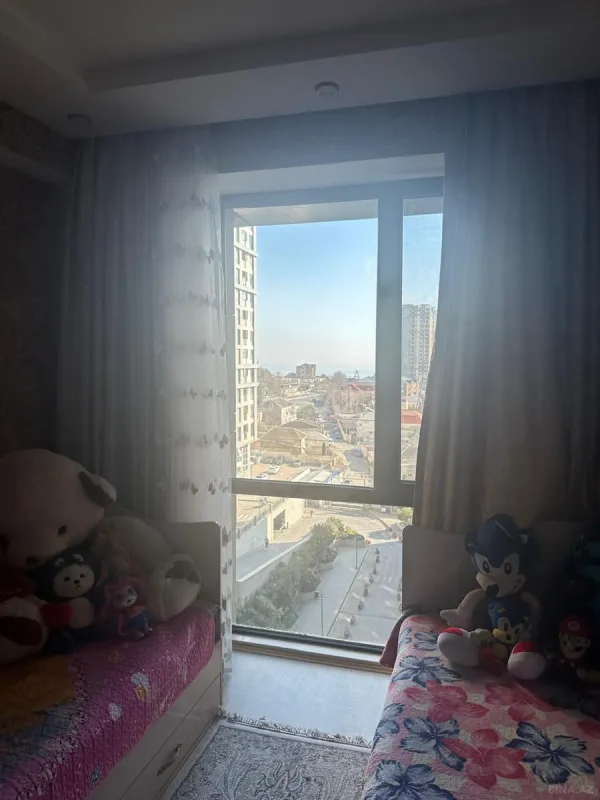 Satılır 4 otaqlı mənzil 139 m²
