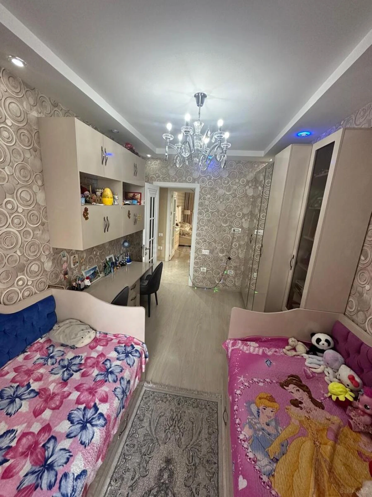 Satılır 4 otaqlı mənzil 139 m²